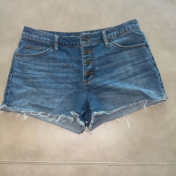 Universal thread High Rise Shortie Size 8 - Picture 3 of 9